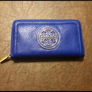 Tory Burch Leather Amanda Logo Zip Wallet